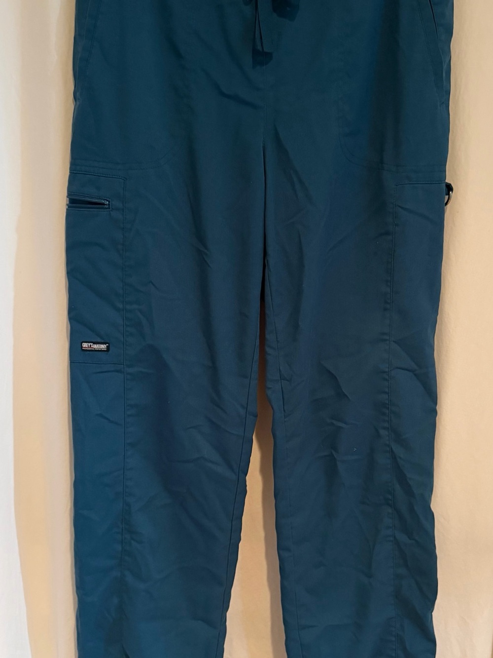 Grey’s Anatomy Women's 3-Pocket Straight Leg Cargo Scrub Pants - Tall
